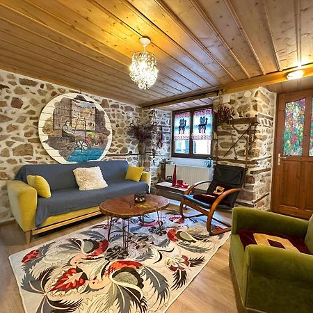 Vila Renovated Old Manor House With Yard Arnaía Exteriér fotografie