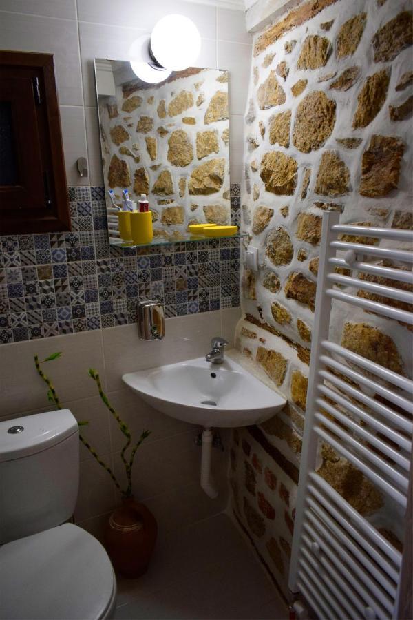 Vila Renovated Old Manor House With Yard Arnaía Exteriér fotografie