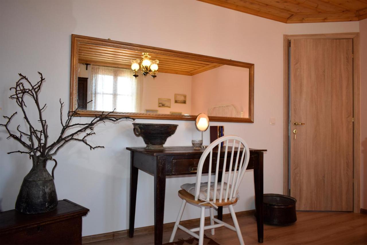 Vila Renovated Old Manor House With Yard Arnaía Exteriér fotografie