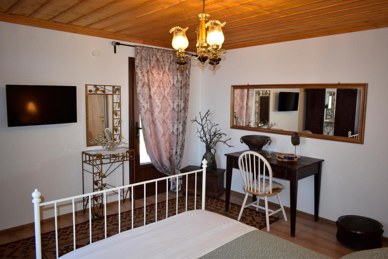 Vila Renovated Old Manor House With Yard Arnaía Exteriér fotografie