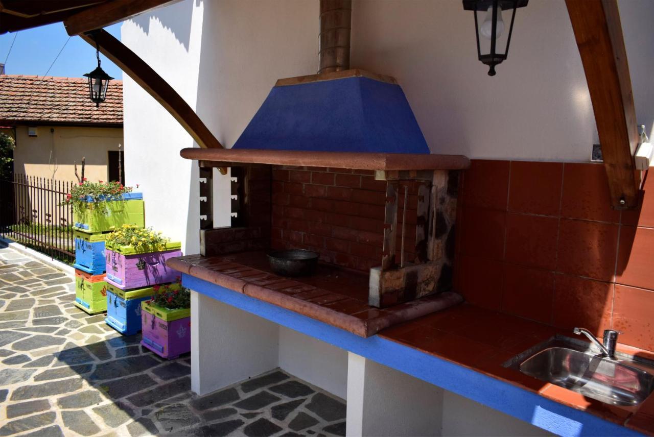 Vila Renovated Old Manor House With Yard Arnaía Exteriér fotografie
