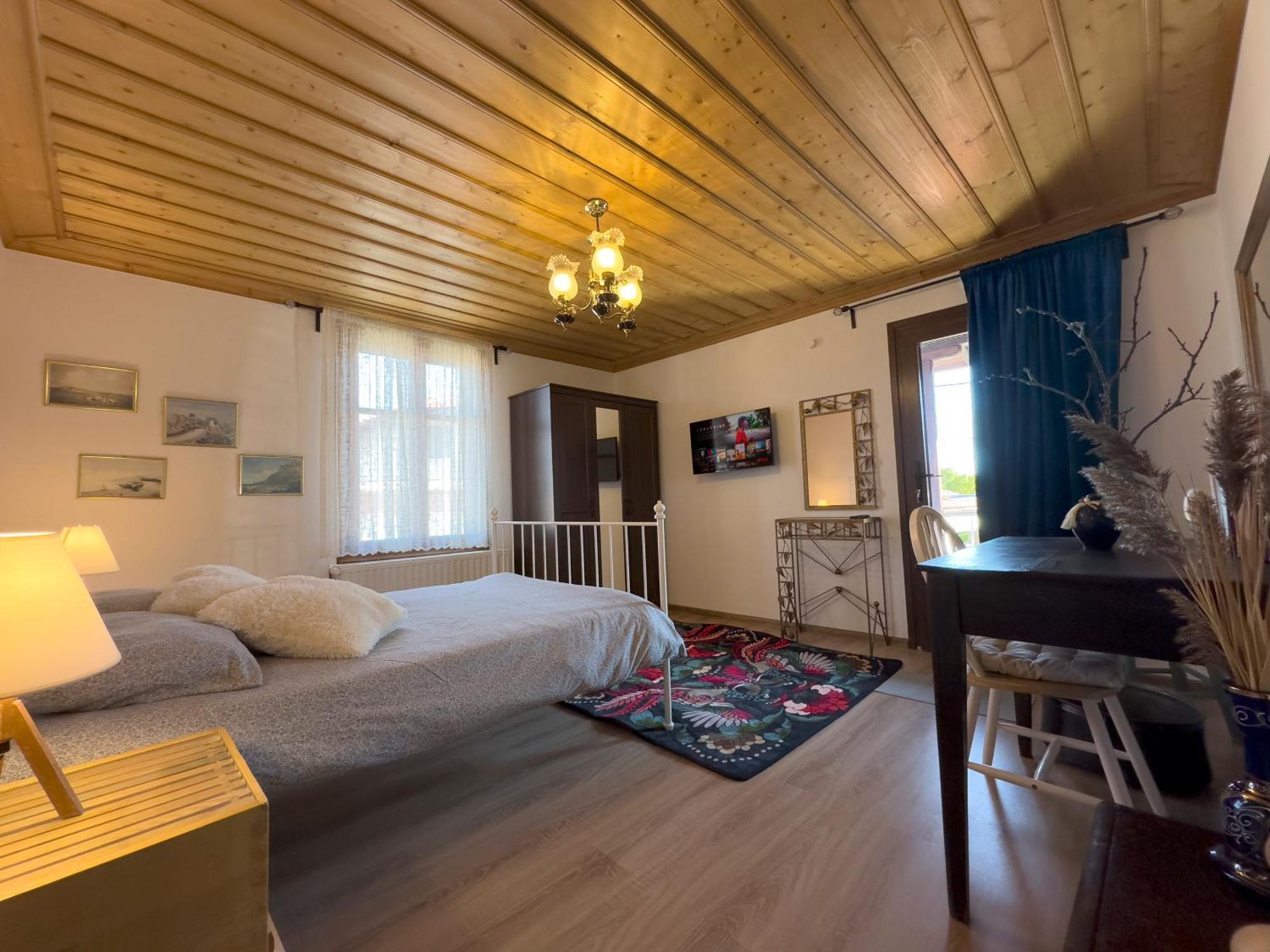 Vila Renovated Old Manor House With Yard Arnaía Exteriér fotografie