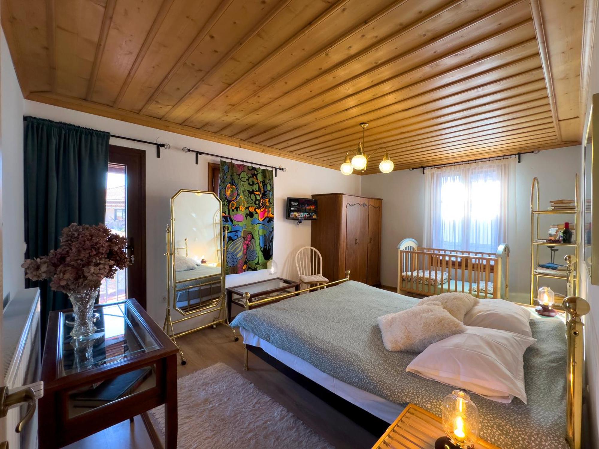 Vila Renovated Old Manor House With Yard Arnaía Exteriér fotografie